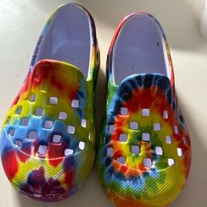Child’s  multicolor slip on vans sz 5 , excl- cond they run narrower than crocs